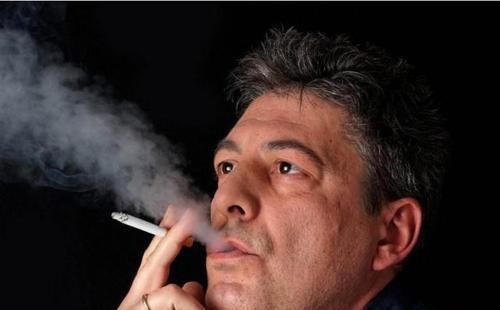  抽烟|老烟民戒烟难，抽烟时避开4个时间点，身体或许能好受一点