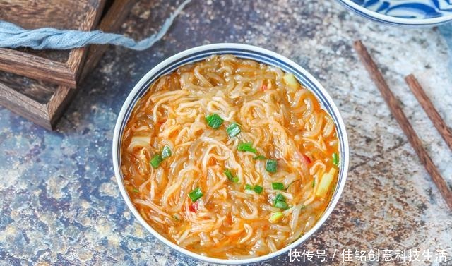 农村|农村大伯每天拿它当饭吃,城里人想吃只能咽口水,真羡慕