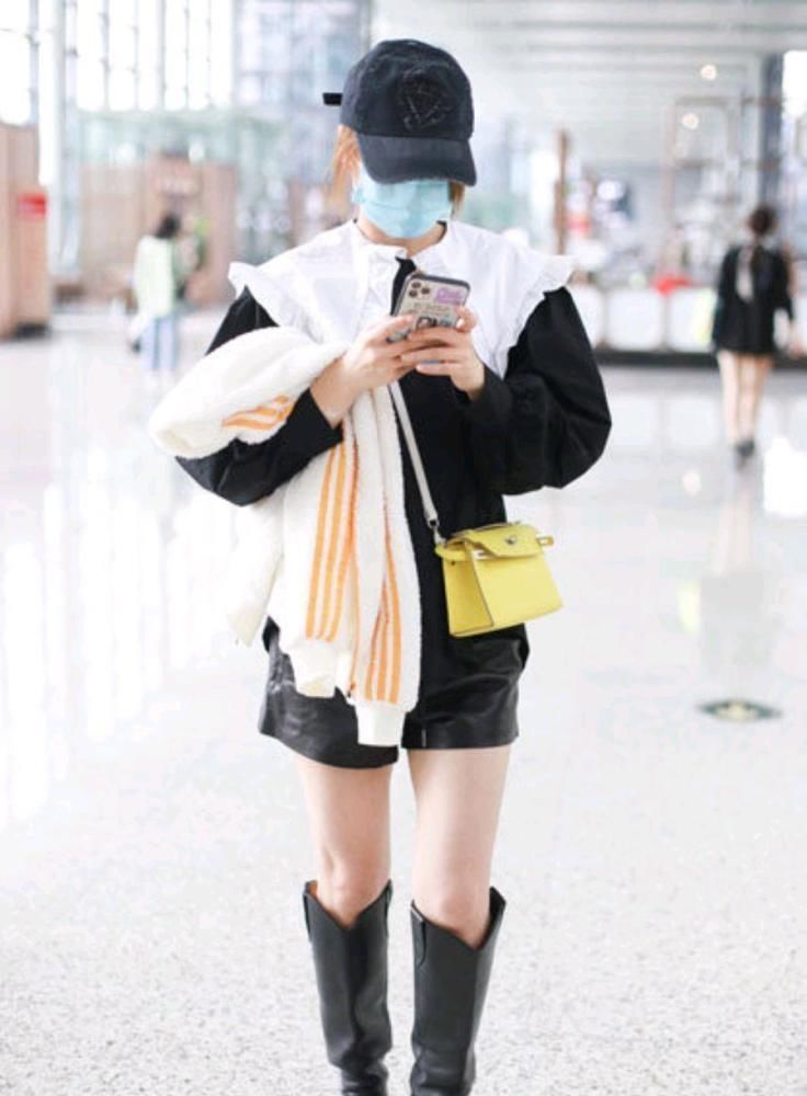 今冬超火的一对鞋子,叫“骑士靴”,帅气时髦,女明星都在穿!