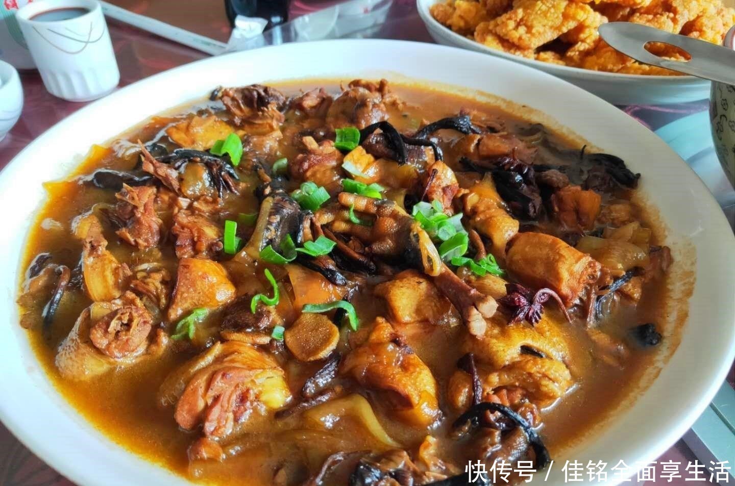 锅包肉|假期,请南方同学吃饭,10个人8道菜,同学北方菜都这么硬吗