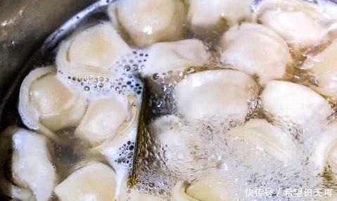 开水|如何煮速冻饺子,冷水还是开水店主分享正道,鲜香不破皮