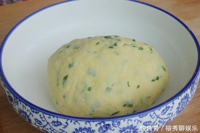 我家面粉从不蒸馒头,教你特色吃法,葱香味十足,家人都夸好吃