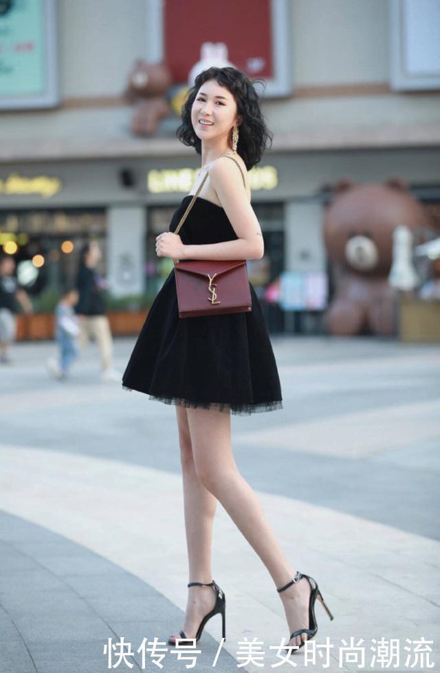 大长腿|纯黑色的蕾丝抹胸连衣裙,自信的展现大长腿,尽显优雅气质