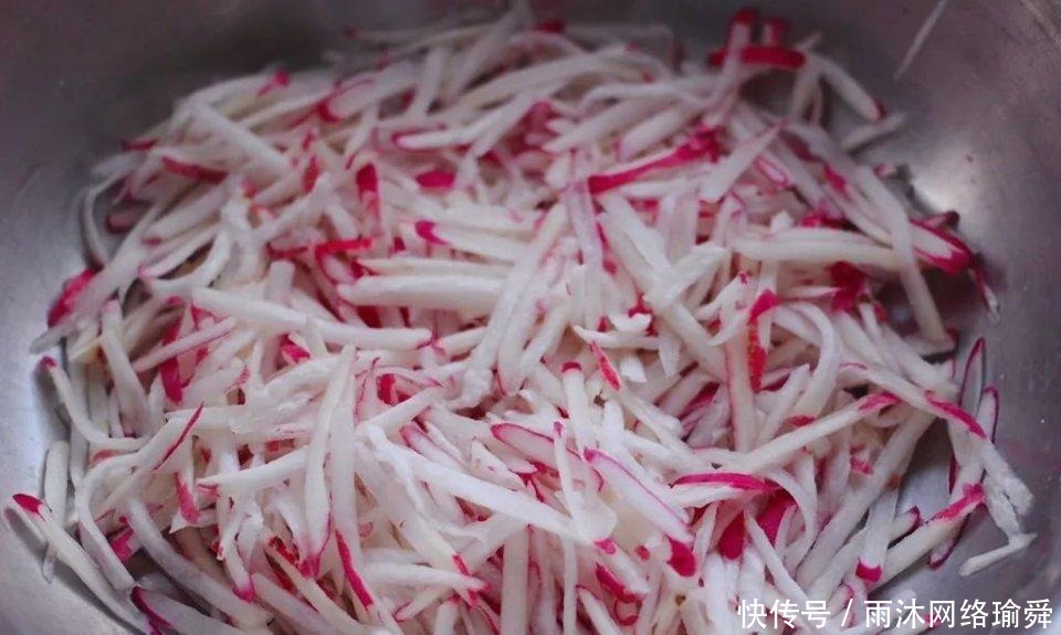 萝卜馅饺子,有人焯水有人直接包?都错了,这样做没异味还特别鲜