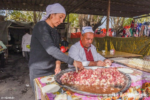 大巴扎|偶遇新疆周末集市，犹如撞进了“爱心食堂”，20元可以吃到扶墙