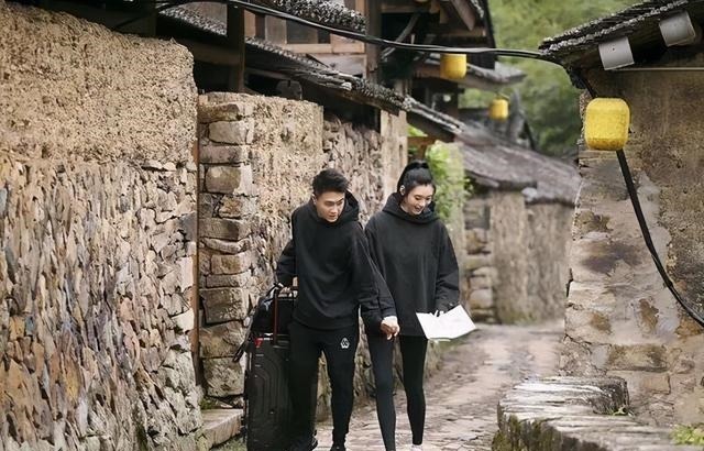 |奚梦瑶何猷君铁憨憨喝茶，于谦目瞪口呆，搞笑背后是藏不住的教养