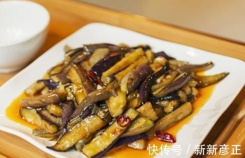 大厨|原来炒茄子不能先放油,酒店大厨教你正确操作,不吸油不发黑