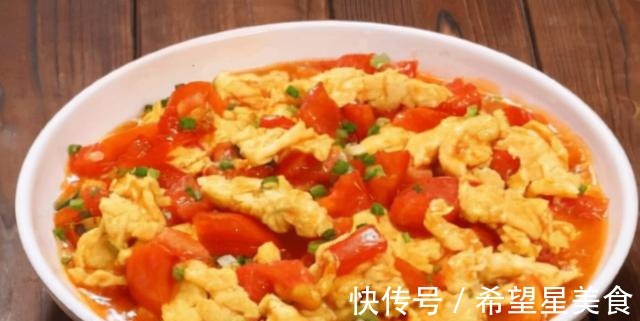 西红柿炒鸡蛋,先炒西红柿还是先炒蛋很多人做错了,难怪不好吃!