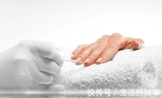 日常|洗甲水日常妙用多 使用洗甲水的注意事项分享