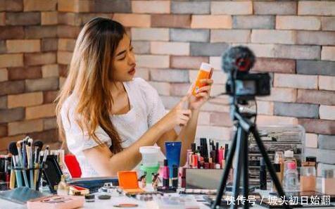 经济|直播+电商新形式构建下的经济消费