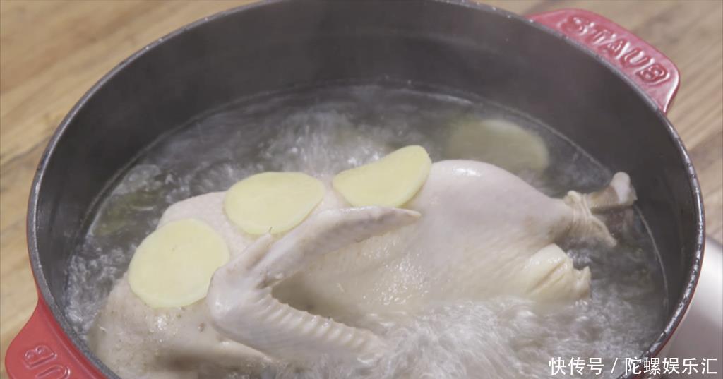  笋干老鸭煲|冬季这菜最适合“补嘴空”，汤汁鲜咸微甘，清亮不油腻，更好吸收