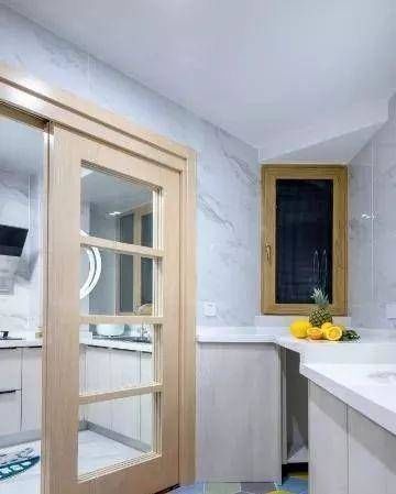 油烟|厨房又不装推拉门，现在流行这款子母门，漂亮大方还隔着油烟呢