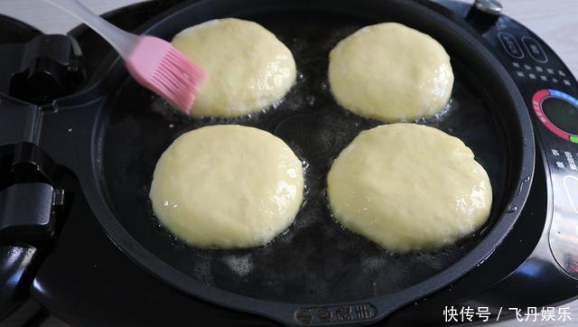 面粉别蒸馒头吃了，教你最好吃的做法，10分钟出锅，比油饼还简单