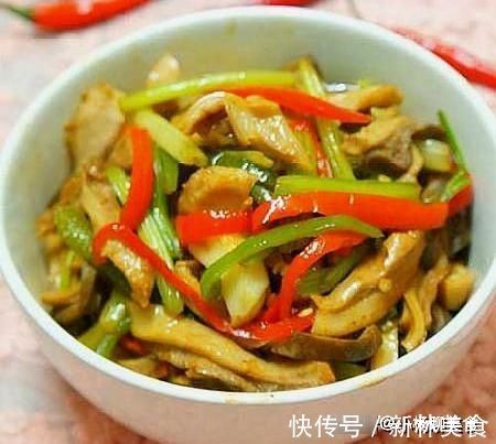 爆炒猪肚又老又柴？大厨透漏：掌握3个小技巧，猪肚又脆又入味！