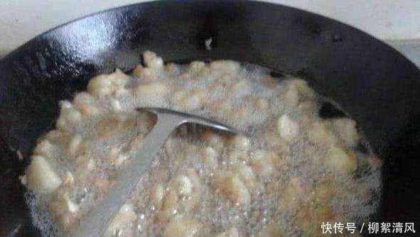 外行|熬猪油,只加水是“外行”!教正确做法,香浓不腥,连油渣都好吃