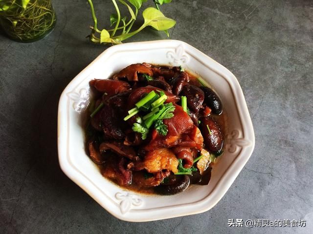 猪蹄煲|入秋转凉，这道菜可以安排啦！20元一斤，炖一炖滋补又馋人，香