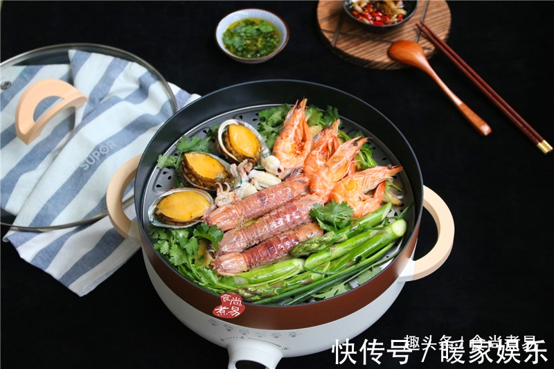 小家庭此法烹调海鲜,食材丰富一锅出,简单快捷,蒸一蒸不热气