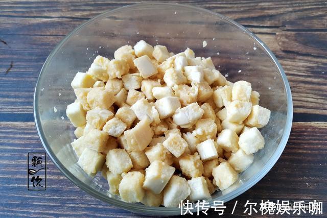 馒头丁|3元钱解决一顿美味早餐,兜里没钱也不用饿肚子,满满一盘吃得饱