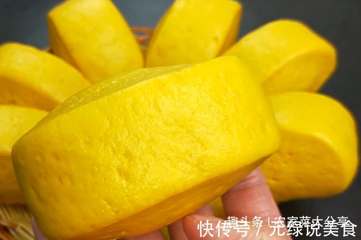 用南瓜蒸馒头,20分钟就蒸出来,不仅吃起来香而且还有点甜