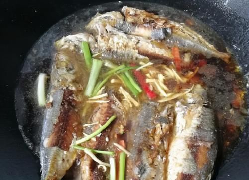  冬天碰到这鱼我从不还价，买它好几斤，酱油水简单一煮就很美味