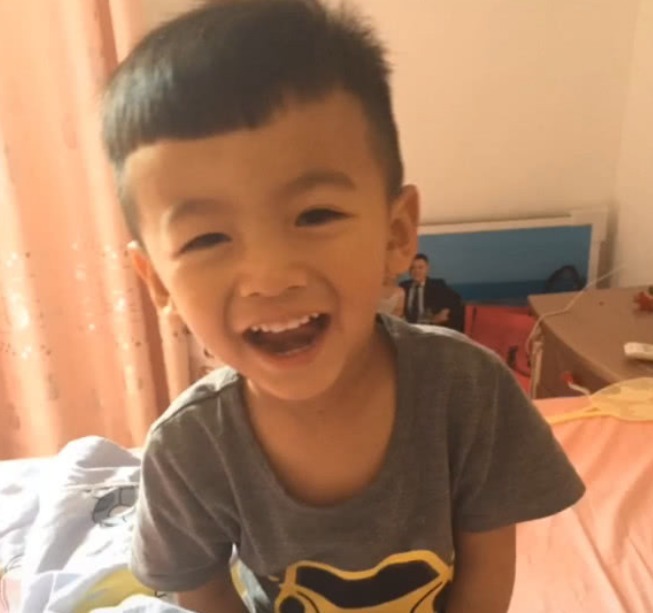 儿子|奇闻宝妈嫌儿子长得丑想扔掉,看到六岁照片时,网友俺要去捡