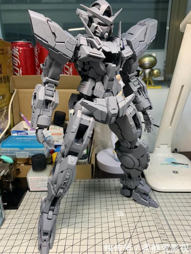 模型秀|高达模型秀:万代的PG能天使,作者超级认真