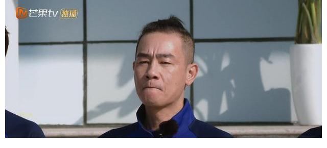 54岁仍旧如此认真对待高强度工作,难怪陈小春能红这么多年