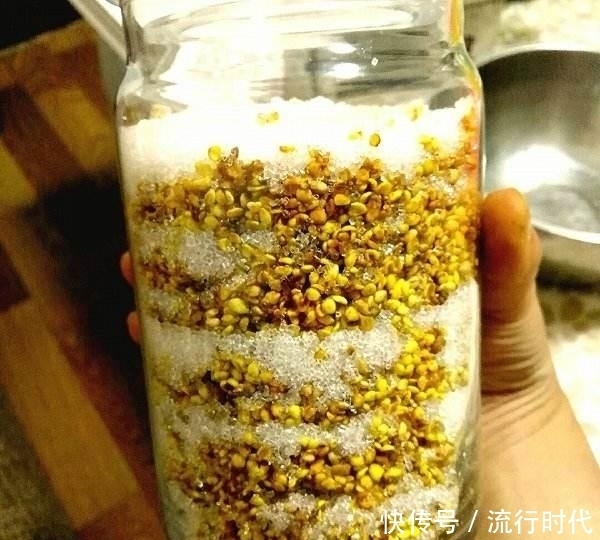 肾好的人,腰上有2个“喜报”,3水多喝,养肾强肾