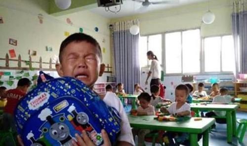 陌生人|为什么宝宝看见“某些人”会突然大哭?并非迷信,基本有3个原因