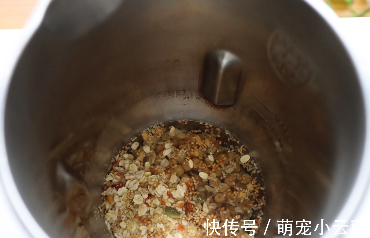 打豆浆别只会用黄豆,换成这豆子,豆浆又香又浓,全家都爱喝