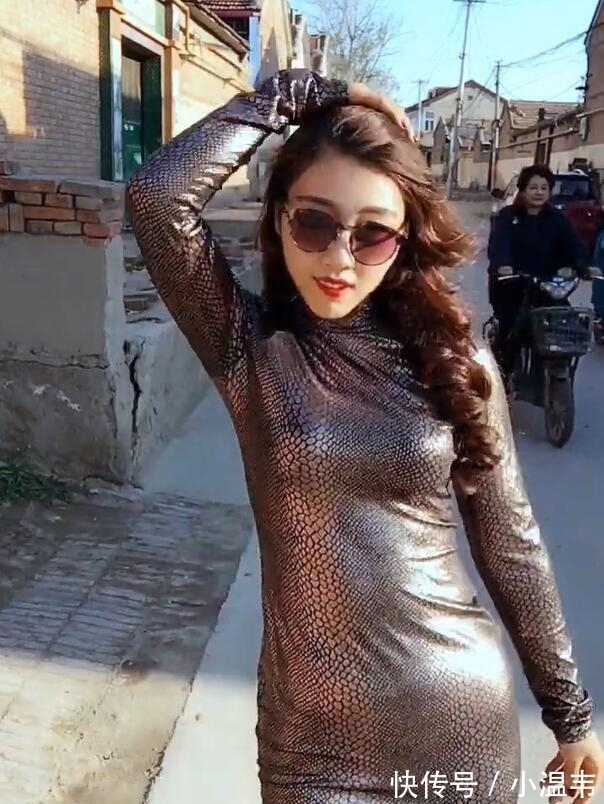 更上一层楼|与皮裙搭配的时尚美女,演绎“高冷女神”气息!