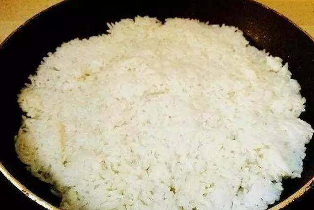 米饭|婆婆往米饭上打了30个鸡蛋，一揭开锅盖，全家人不淡定