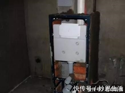 73平|师傅在卫生间砌半堵墙,邻居看后竟赖着不走,非要师傅去她家装