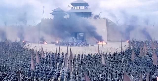 梯子|十分钟了解古代守城士兵,为什么不推倒梯子,还往下面扔石头?