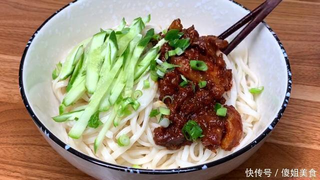 面条|夏天来了，面条就得这样吃，简单一拌，比凉面还好吃，太香了