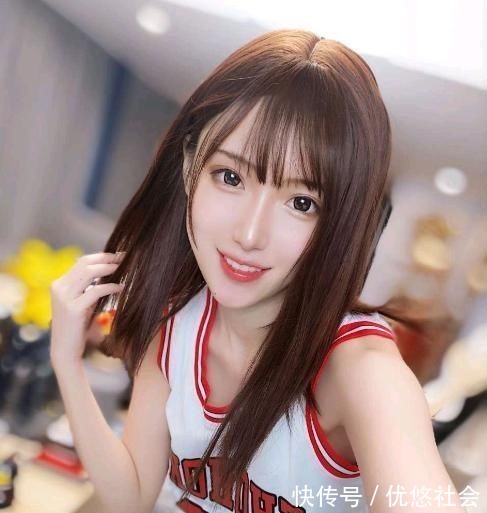cos|腐团儿直播上演Cos秀,十分钟内被超管封禁警告两次是什么操作?
