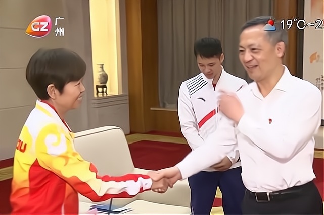 市长|排面！全红婵受广州BOOS接见，红姐手足无措，看书缓解紧张