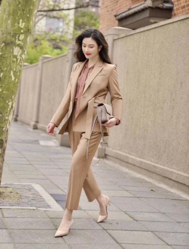 太值得借鉴了，4组配色，显高级“近似配色法”，一学就会