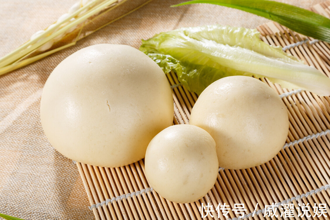 面团|蒸馒头，用冷水还是热水教你小技巧，馒头白胖不回缩，越嚼越香