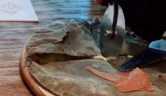 没吃过|头一次吃披萨,服务员欺负我没吃过披萨,给我上了一个什么东西