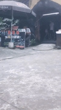 |搞笑GIF趣图段子:当我讨厌一个人时,如果这个人突然说喜欢我