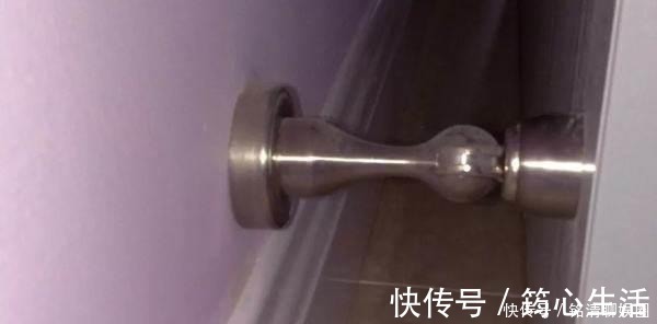 工人|工人要是把门吸装在这里，马上喊停让他重装，否则一分钱都别给