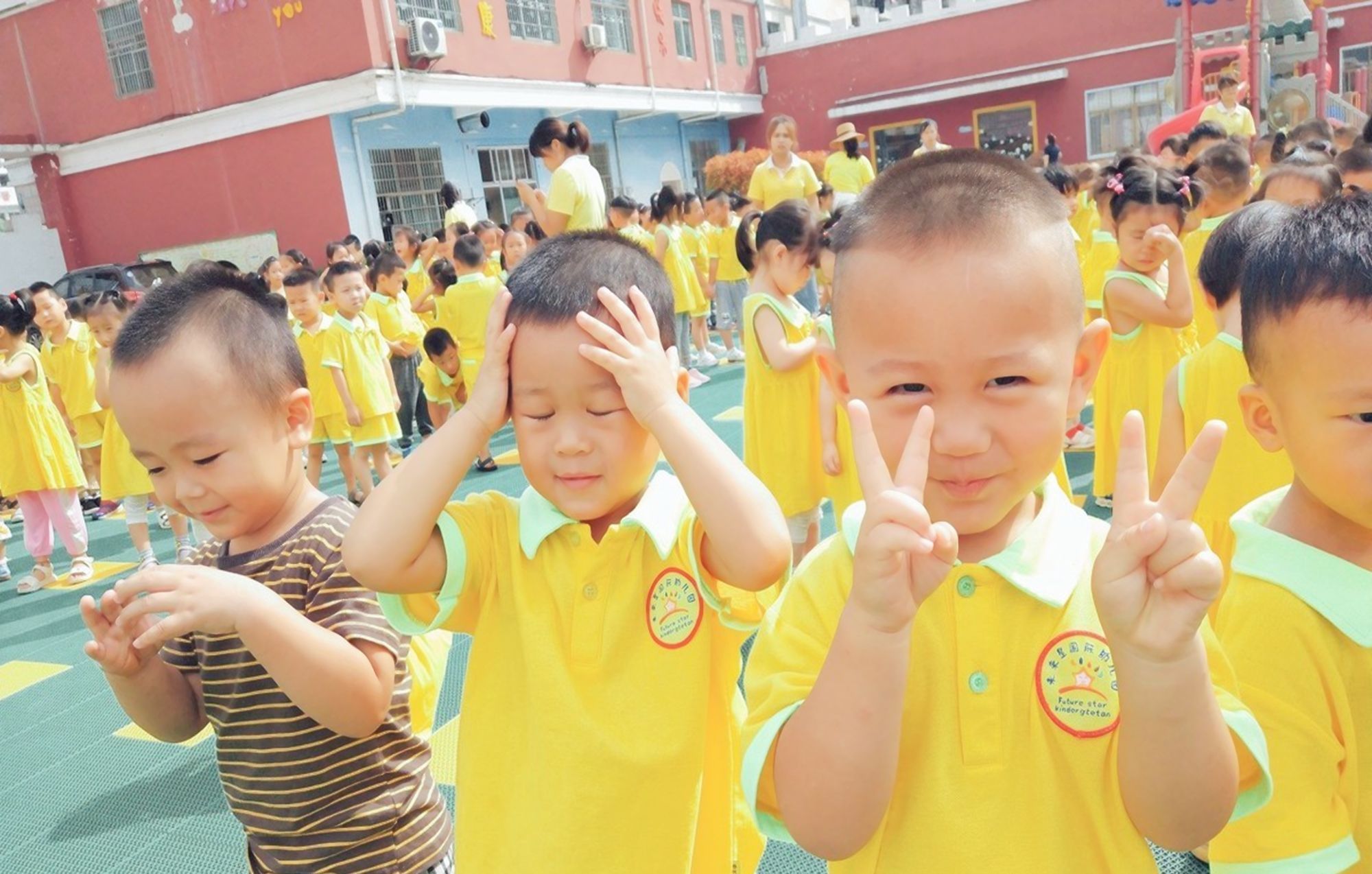 妈妈|幼儿园宝宝交朋友，家长该不该干涉友谊的“贼船”，翻了更好