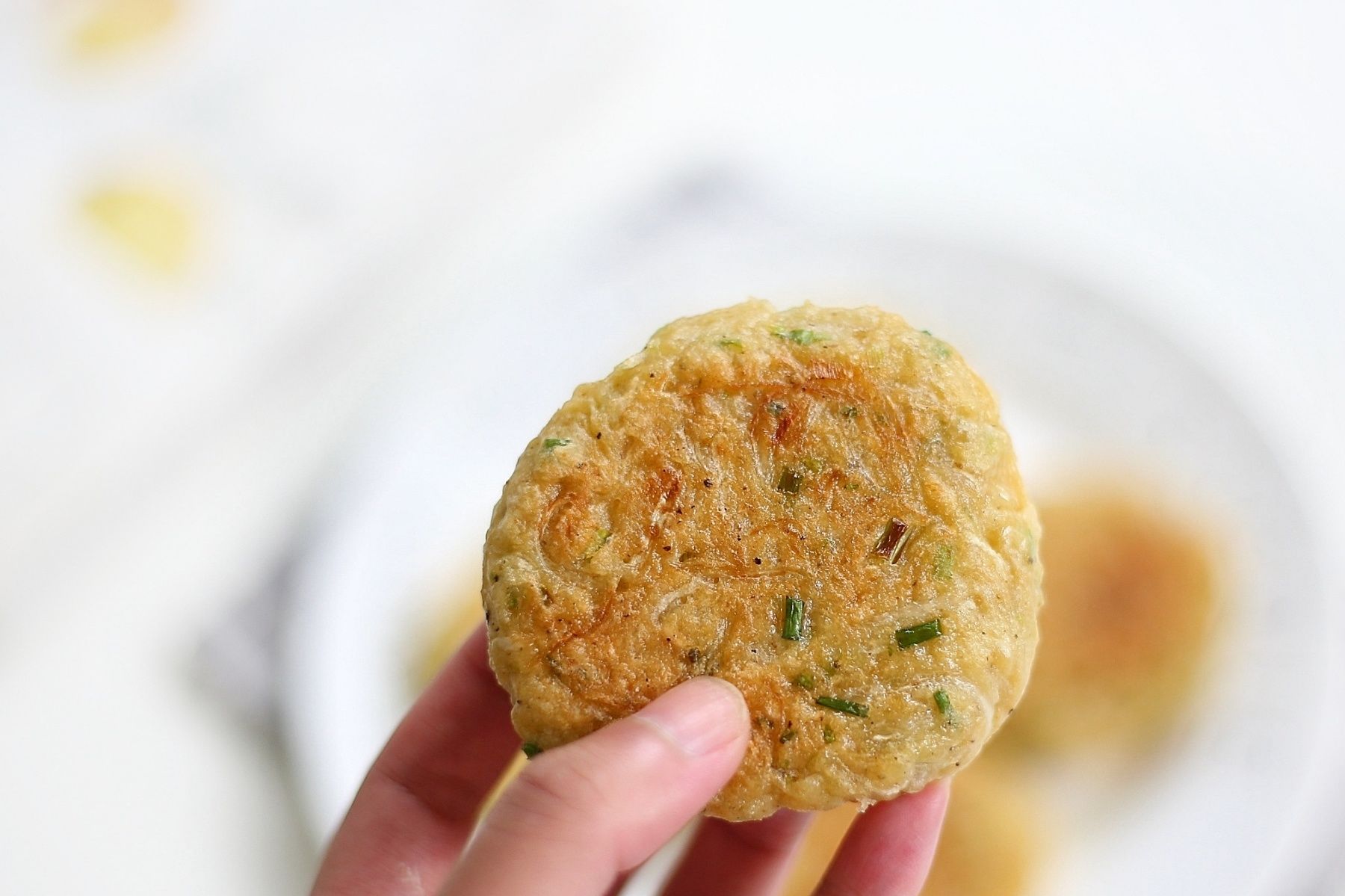 它是秋天的应季菜,做成早餐饼,简单快手又美味,我家最近常做它