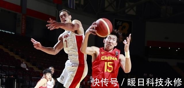 胡明轩|中国男篮大败 周琦出场时间存争议 两后卫15中2遭打脸 张镇麟隐身