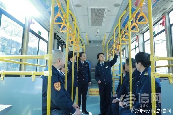 线路取消后 青岛这位公交人转换身份继续为车厢服务加码