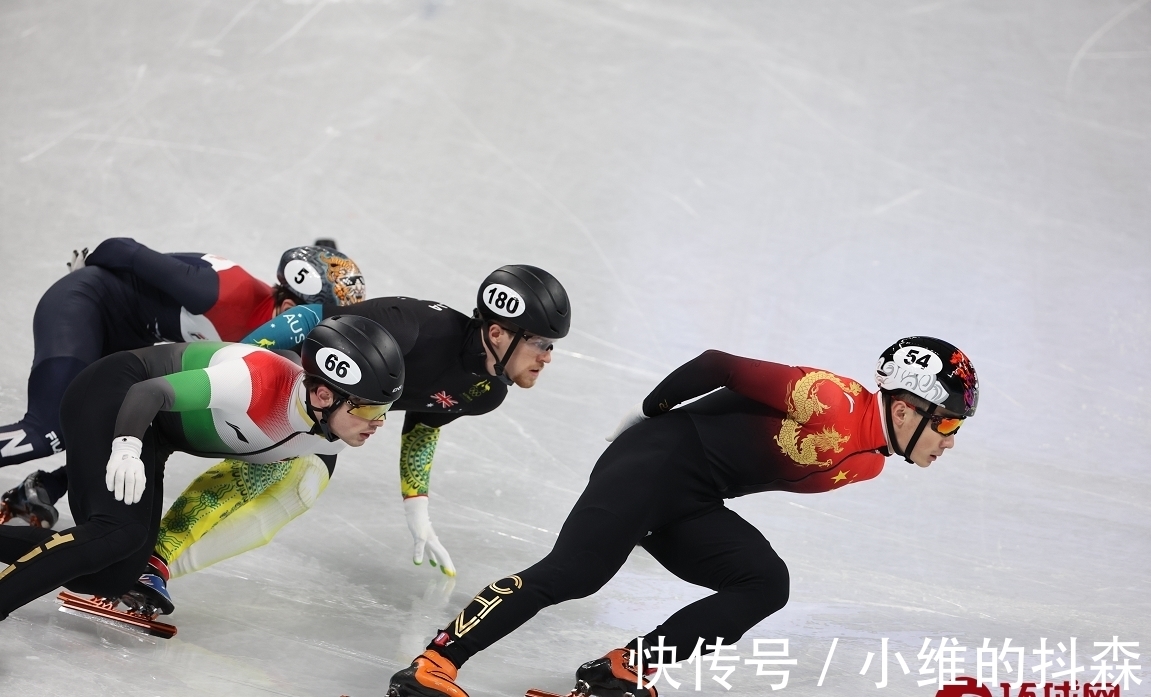 任子威|短道速滑男子1000米1/4决赛 任子威被对手犯规摔到场边 晋级半决赛