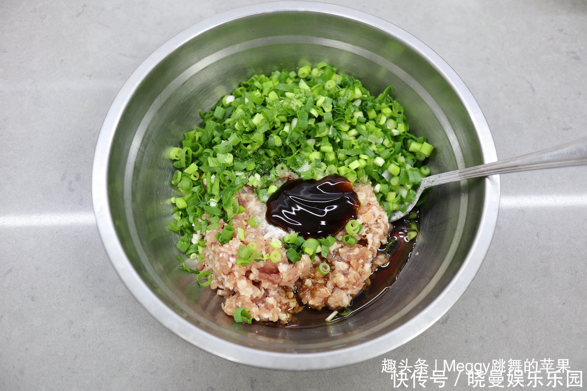  锅贴|老北京最爱的面食，底儿焦脆，馅香嫩，孩子都能做，越漏馅越爱吃