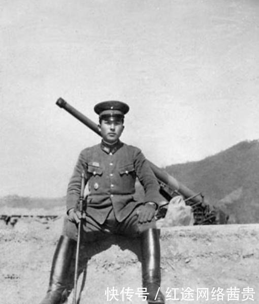 法皇|甘当花瓶的明仁天皇,用生前退位给自己奠定了历史地位