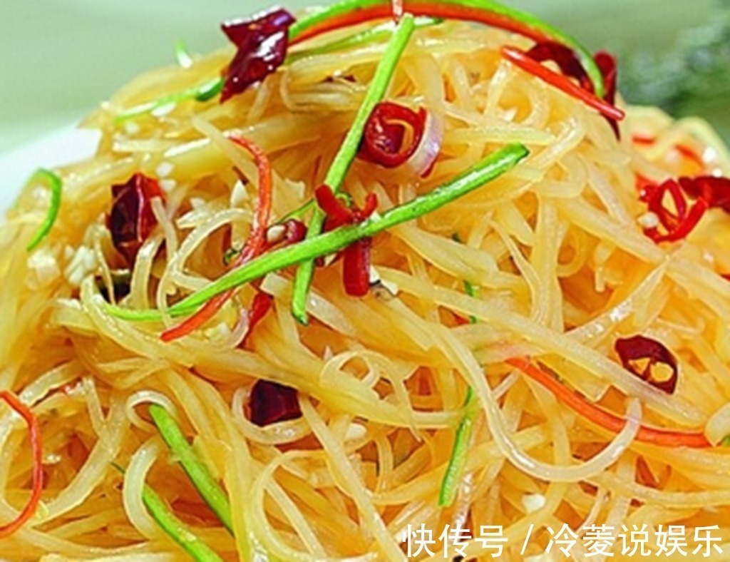 厨师说漏嘴炒土豆丝时,记住这3点,土豆不粘锅,又脆嫩又入味
